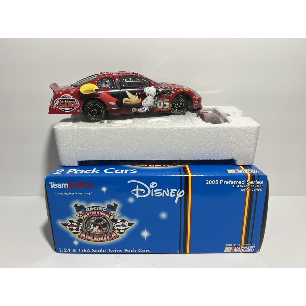 2005 Team Caliber 2 Pack Disney Mickey Mouse Daytona 500 Race Cars